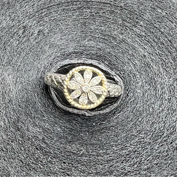 Jewelry - Daisy Dual Tone Ring